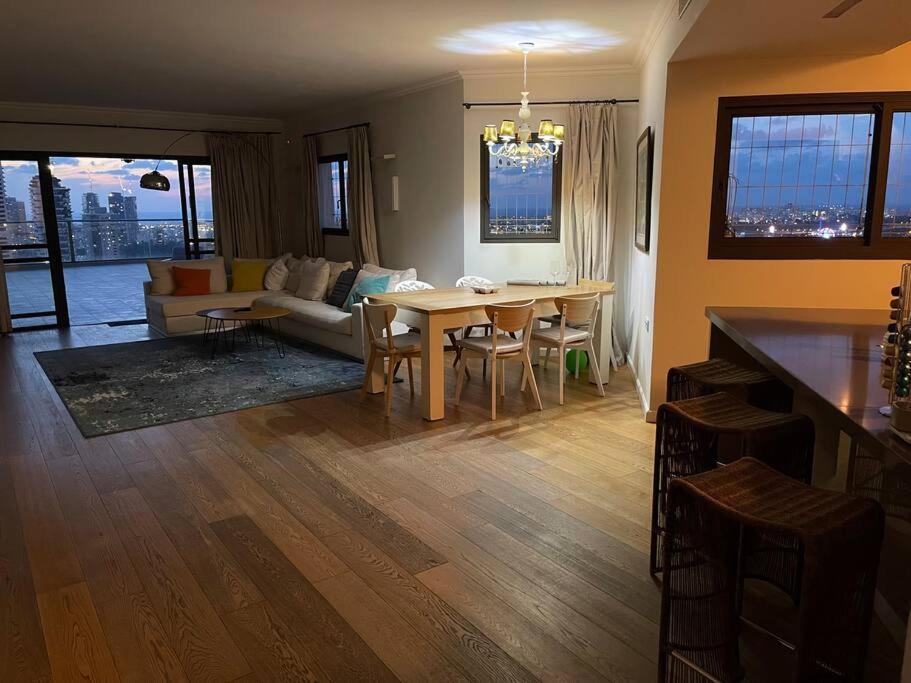 Beautiful Penthouse W/Amazing View, Prime Location Διαμέρισμα Ραμάτ Γκαν Εξωτερικό φωτογραφία